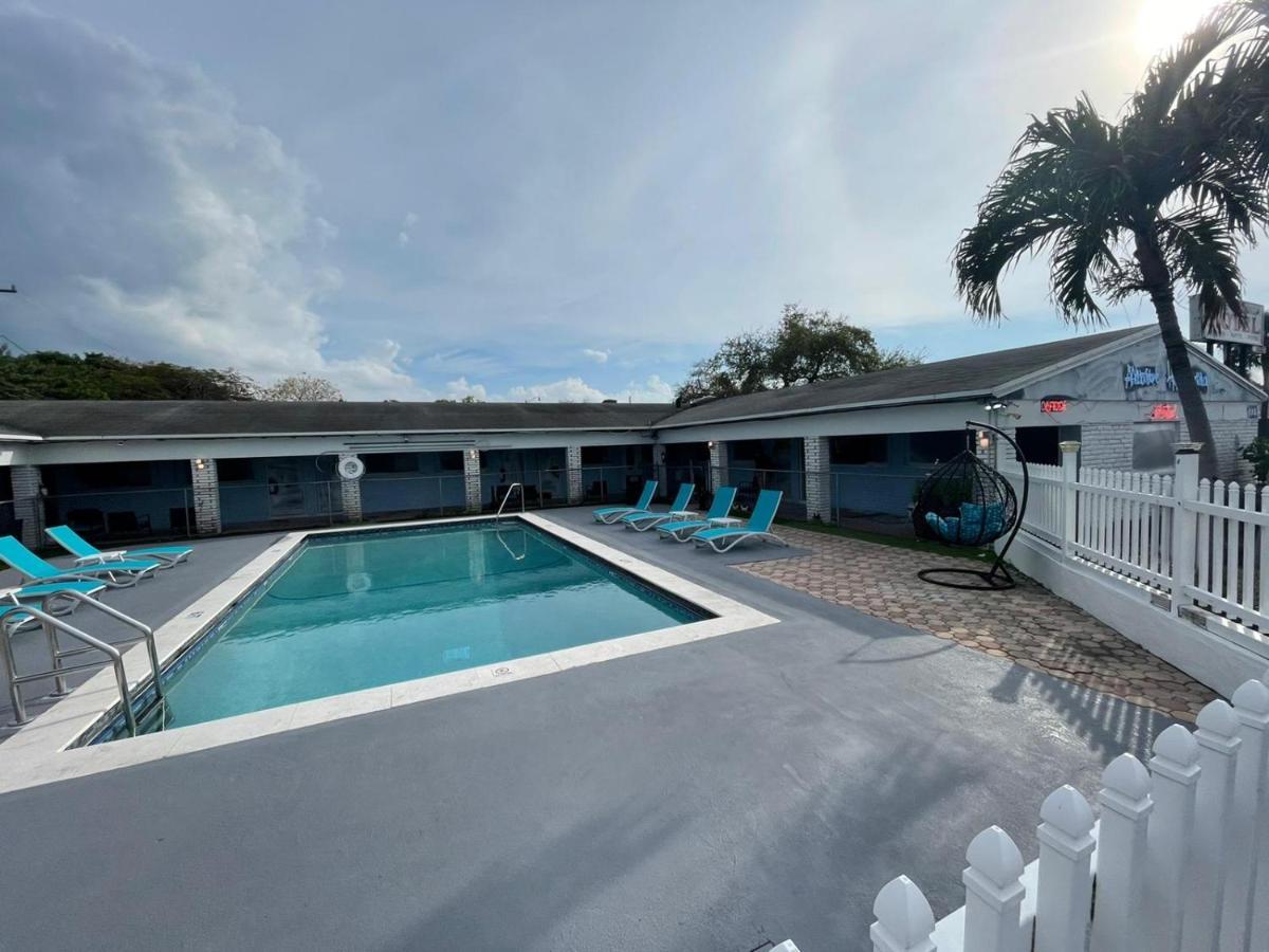 Hollywood Gardens Inn & Suites Bagian luar foto