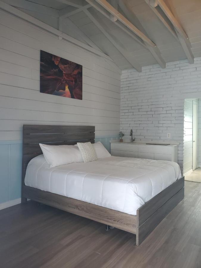 Hollywood Gardens Inn & Suites Bagian luar foto