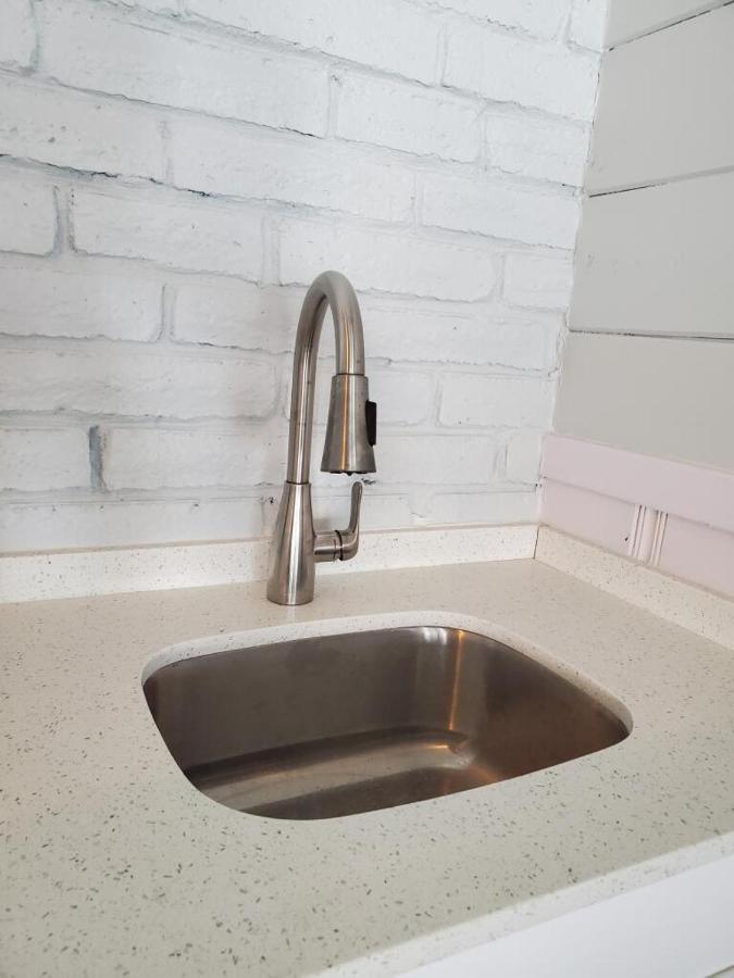 Hollywood Gardens Inn & Suites Bagian luar foto