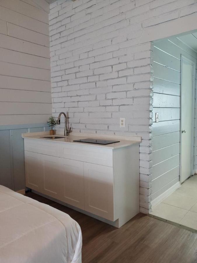 Hollywood Gardens Inn & Suites Bagian luar foto