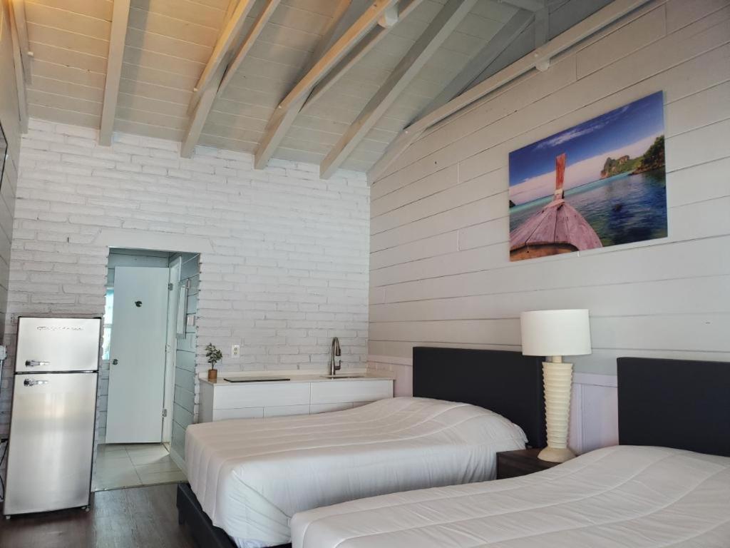 Hollywood Gardens Inn & Suites Bagian luar foto