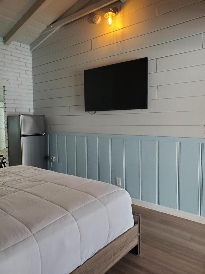Hollywood Gardens Inn & Suites Bagian luar foto