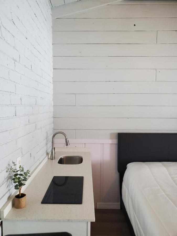 Hollywood Gardens Inn & Suites Bagian luar foto