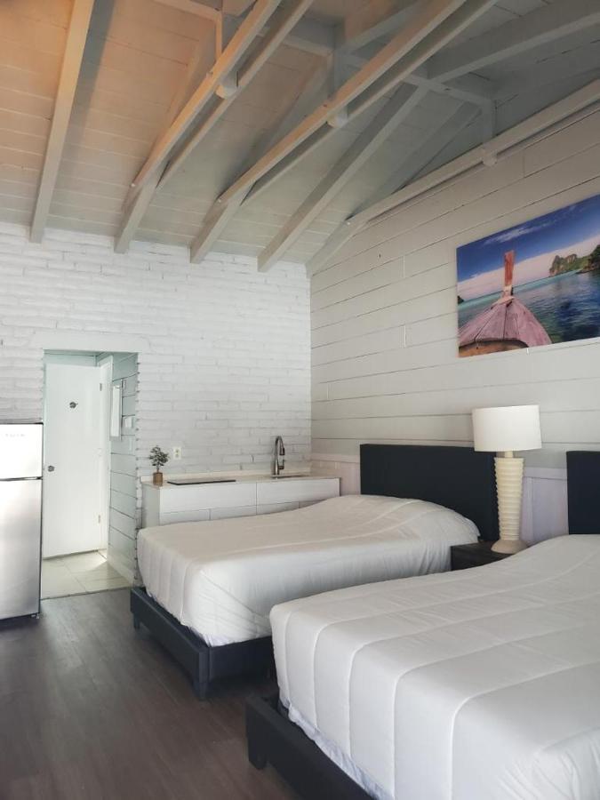 Hollywood Gardens Inn & Suites Bagian luar foto